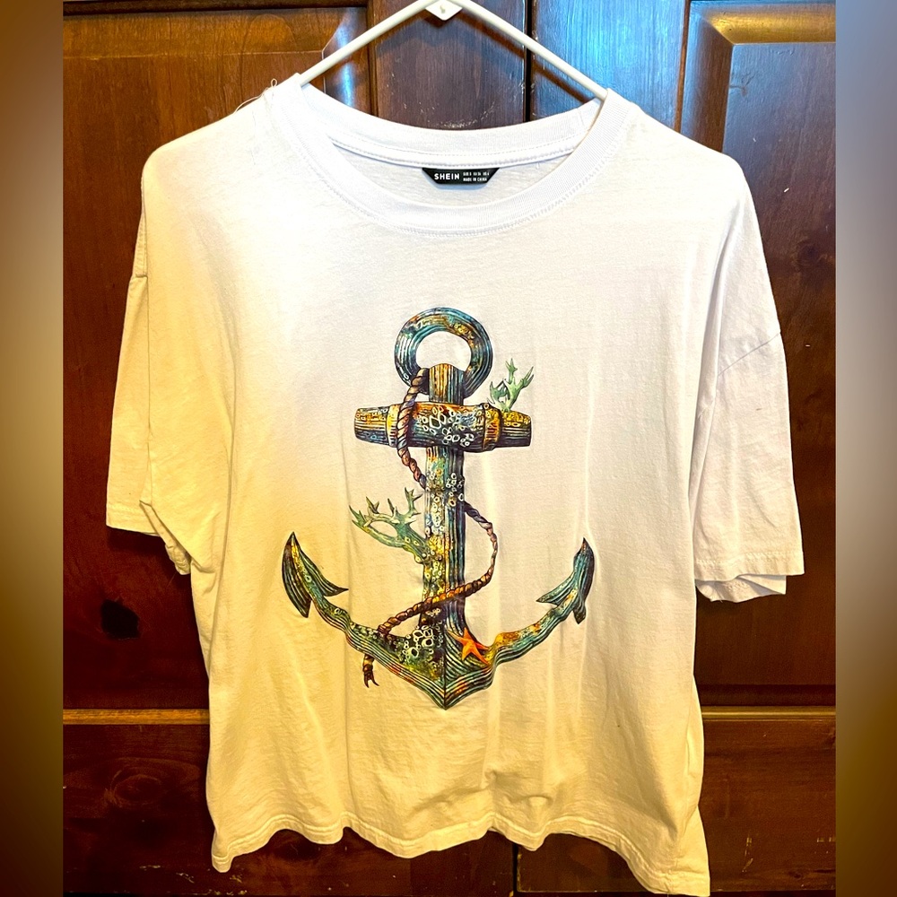Oversized graphic tee